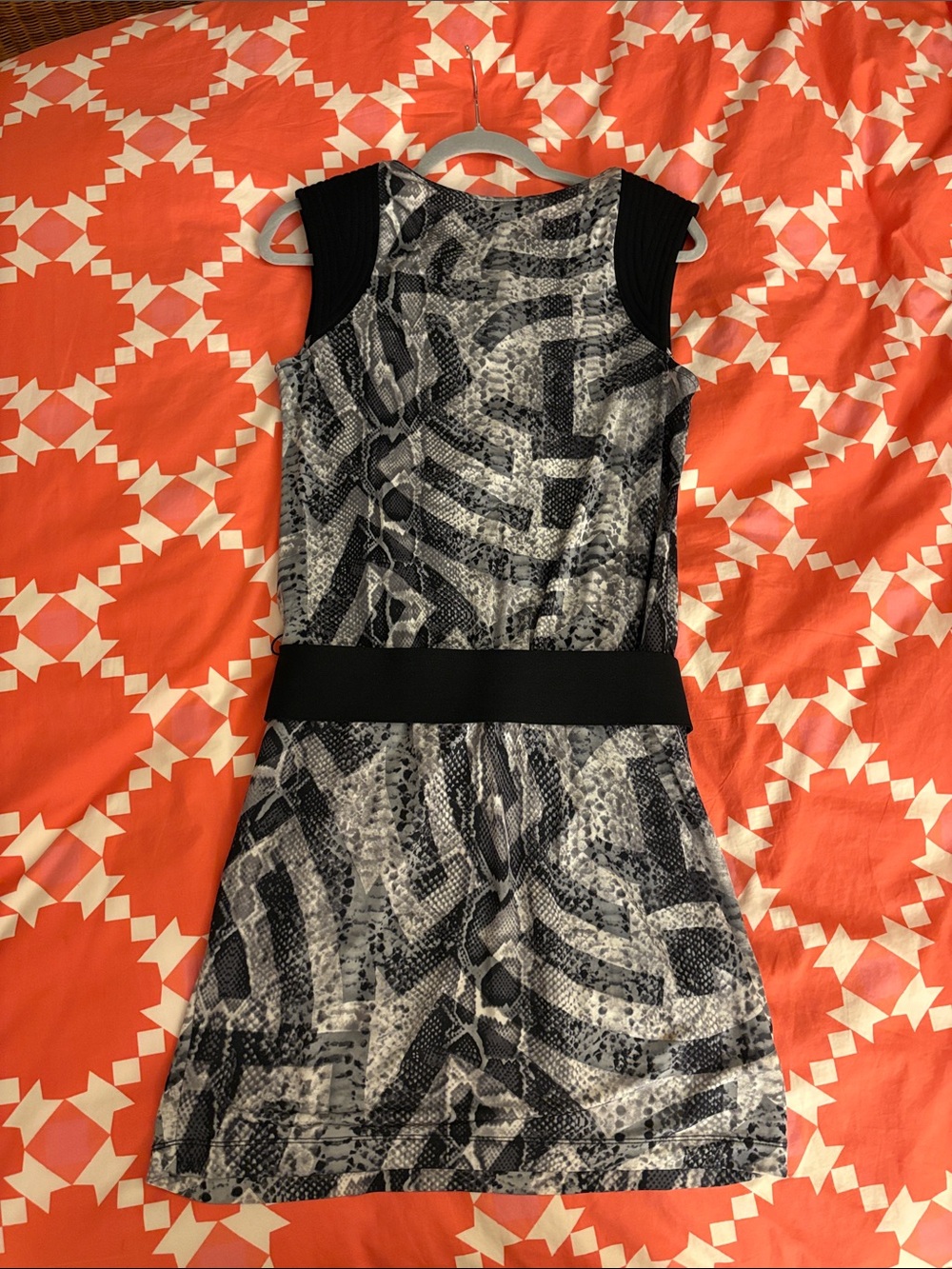 BCBG MAX AZRIA XS Snake Print belted Mini Dress - Picture 3 of 4